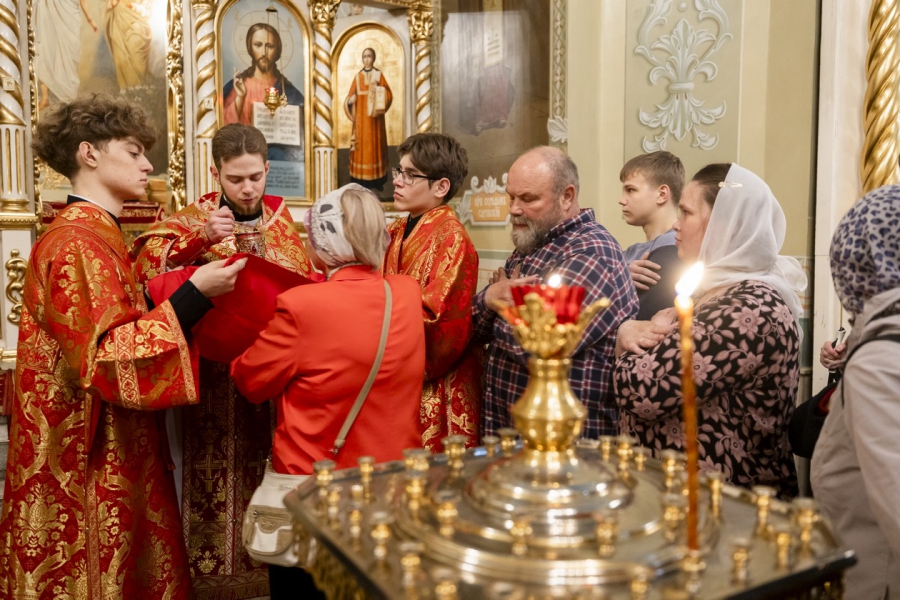 Митрополит Игнатий совершил пасхальное богослужение