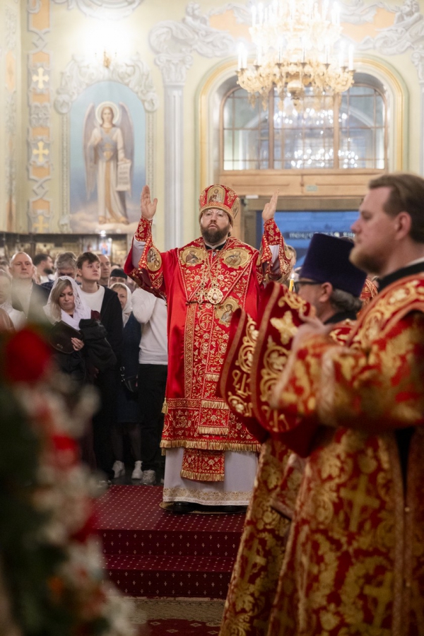 Митрополит Игнатий совершил пасхальное богослужение