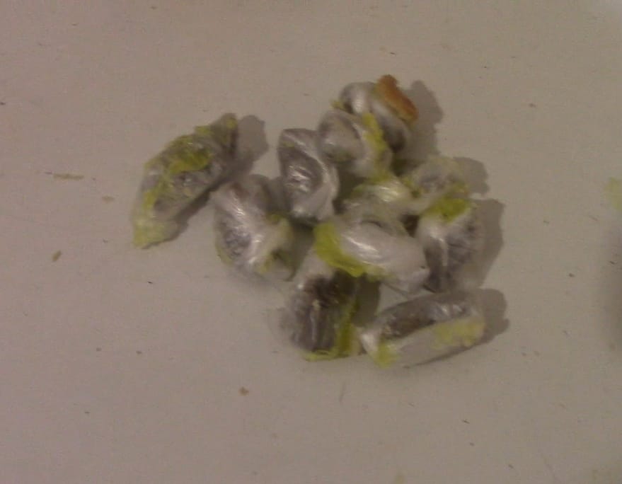 В Пугачеве в колонию пытались передать наркотики и игральные карты