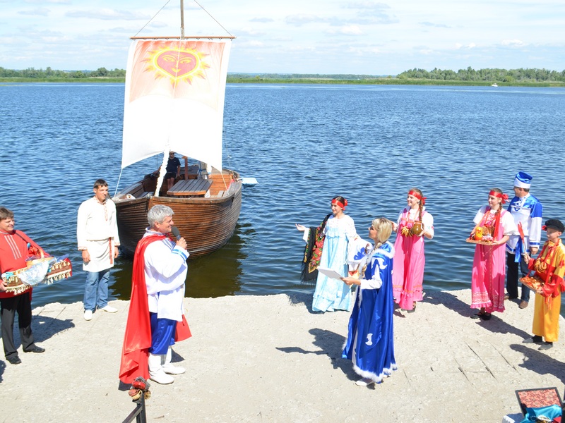 Кадры энгельс. Город Энгельс народности. Представления Энгельса. Какие традиции в городе Энгельс.