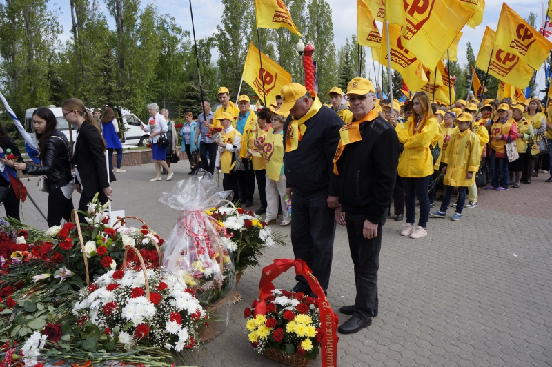 Майскими короткими. Ветеран в парке Победы. В Твери. Фото мирное небо над головой без теракта 23 февраля.