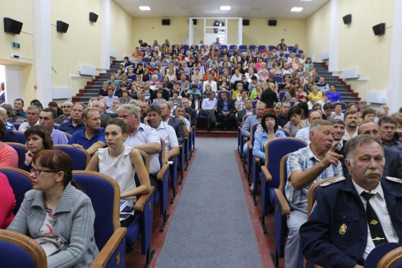 Новости четвертая власть. Завод молот Петровск Саратовской области. Владимир Володин Петровск Саратовская. Радаев молот завод. Петровск Саратовская область завод молот Володин.