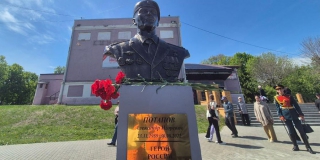 В Шиханах на Аллее Славы открыли памятник Герою России Александру Потапову В Шиханах на Аллее Славы открыли памятник Герою России Александру Потапову