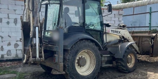 Саратовец придавил 7-летнюю девочку ковшом экскаватора: она в тяжелом состоянии Саратовец придавил 7-летнюю девочку ковшом экскаватора: она в тяжелом состоянии