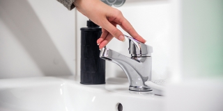 Половина опрошенных саратовцев заявили об отсутствии горячей воды месяц и больше Половина опрошенных саратовцев заявили об отсутствии горячей воды месяц и больше