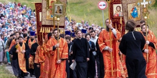 В Саратове для крестного хода ограничат движение транспорта В Саратове для крестного хода ограничат движение транспорта