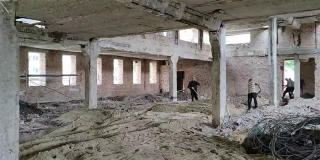 В Заводском районе начали ремонт закрытой много лет назад бани В Заводском районе начали ремонт закрытой много лет назад бани