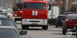 На улице Романтиков жителей многоквартирного дома эвакуировали из-за пожара На улице Романтиков жителей многоквартирного дома эвакуировали из-за пожара