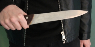 В Саратове три разбойника задержаны за вооруженный налет на квартиру В Саратове три разбойника задержаны за вооруженный налет на квартиру