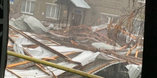 В Новых Бурасах шторм разрушил крыши больницы и музыкальной школы В Новых Бурасах шторм разрушил крыши больницы и музыкальной школы