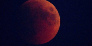 Жители Саратовской области любовались «кровавой Луной» Жители Саратовской области любовались «кровавой Луной»