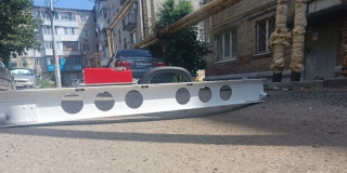 Во дворе на Огородной, 19 глубокая просадка, а в соседнем - «оползень» Во дворе на Огородной, 19 глубокая просадка, а в соседнем - «оползень»