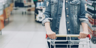 В Саратове директора магазина «Светофор» оштрафовали за просрочку В Саратове директора магазина «Светофор» оштрафовали за просрочку