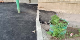 Отремонтированные дворы на Деловой ожидают завоза грунта Отремонтированные дворы на Деловой ожидают завоза грунта