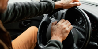 Под Саратовом водитель сбежал после ДТП и бросил друга на дороге. Заведено дело Под Саратовом водитель сбежал после ДТП и бросил друга на дороге. Заведено дело