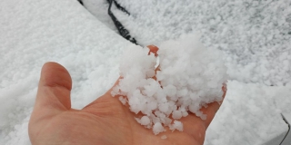 Жители Саратова сообщают о выпадении крупного града Жители Саратова сообщают о выпадении крупного града