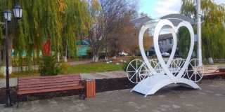 В Перелюбе по инициативе сельчан благоустроили центральную площадь В Перелюбе по инициативе сельчан благоустроили центральную площадь