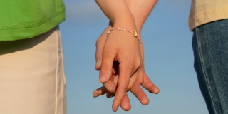 Под Саратовом две девочки сбежали в другой регион ради встречи с «другом» Под Саратовом две девочки сбежали в другой регион ради встречи с «другом»