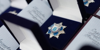 В Саратовской области 8 матерей получили награды за достойное воспитание детей В Саратовской области 8 матерей получили награды за достойное воспитание детей