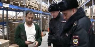 Саратовские полицейские провели рейд и выявили 344 нарушения у мигрантов Саратовские полицейские провели рейд и выявили 344 нарушения у мигрантов