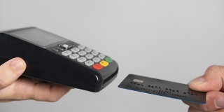 В России приняли закон о приостановке финансовых операций для экстремистов В России приняли закон о приостановке финансовых операций для экстремистов