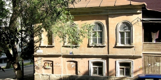 Чиновников обязали привести в порядок аварийный памятник 1850 года на Мичурина Чиновников обязали привести в порядок аварийный памятник 1850 года на Мичурина