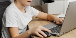 Минцифры: Саратовский школьник пожаловался в Госуслугах на блокировку «Роблокс» Минцифры: Саратовский школьник пожаловался в Госуслугах на блокировку «Роблокс»