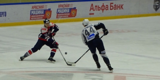 «Кристалл» пропустил две шайбы за 18 секунд и проиграл «Кристалл» пропустил две шайбы за 18 секунд и проиграл