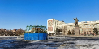 На Театральной площади полностью разобрали сломанную новогоднюю елку На Театральной площади полностью разобрали сломанную новогоднюю елку