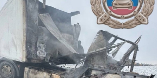 Под Балаковом при столкновении двух грузовиков пострадали двое мужчин Под Балаковом при столкновении двух грузовиков пострадали двое мужчин