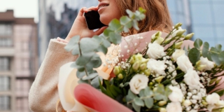 Саратовчанка и ее дочь отдали аферистам 3,7 млн после звонка о «доставке цветов» Саратовчанка и ее дочь отдали аферистам 3,7 млн после звонка о «доставке цветов»