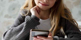 Саратовская школьница «победила» в игре о блогерах и отдала аферистам 300 тысяч Саратовская школьница «победила» в игре о блогерах и отдала аферистам 300 тысяч