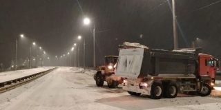 На расчистку саратовских дорог от снега отправили более 200 машин На расчистку саратовских дорог от снега отправили более 200 машин