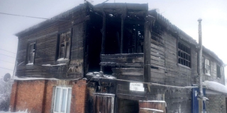 В Вольске жильцов дома спасали с помощью пожарной лестницы В Вольске жильцов дома спасали с помощью пожарной лестницы