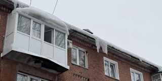 На 2-й Садовой пенсионерка попала в больницу после падения снега и наледи На 2-й Садовой пенсионерка попала в больницу после падения снега и наледи