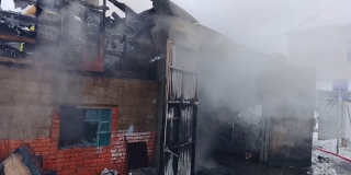 В Приволжском на пожаре в гараже пострадали двое мужчин В Приволжском на пожаре в гараже пострадали двое мужчин