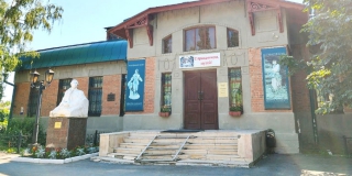 Гирлянды и пилястры Балаковской картинной галереи стали охраняемыми предметами Гирлянды и пилястры Балаковской картинной галереи стали охраняемыми предметами