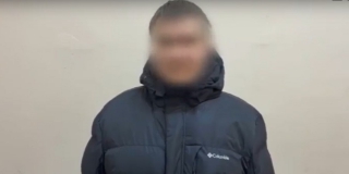 Под Саратовом курьер аферистов задержан после обмана 82-летней старушки Под Саратовом курьер аферистов задержан после обмана 82-летней старушки