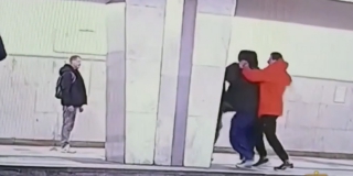 Двое саратовцев избили жителя Москвы в метро и похитили у него шапку-ушанку Двое саратовцев избили жителя Москвы в метро и похитили у него шапку-ушанку