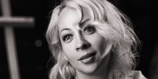 В Балакове похоронили погибшую в ДТП актрису Екатерину Ведунову и ее дочь В Балакове похоронили погибшую в ДТП актрису Екатерину Ведунову и ее дочь