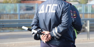 В Саратове двух бывших автоинспекторов посадили за взятку от наркомана без прав В Саратове двух бывших автоинспекторов посадили за взятку от наркомана без прав