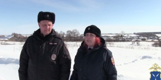 В Базарно-Карабулакском районе полицейские спасли замерзавшего в снегу мужчину В Базарно-Карабулакском районе полицейские спасли замерзавшего в снегу мужчину