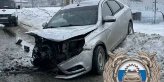 В Балакове в ДТП с «Рено» и «Вестой» пострадали мужчина и женщина В Балакове в ДТП с «Рено» и «Вестой» пострадали мужчина и женщина