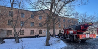 В Энгельсе пожарные спасли трех жильцов из полыхающего дома В Энгельсе пожарные спасли трех жильцов из полыхающего дома