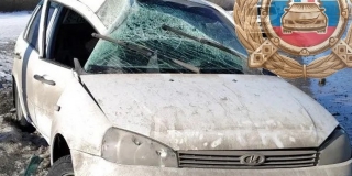 На Кузнецова два человека пострадали при столкновении «Калины» со столбом На Кузнецова два человека пострадали при столкновении «Калины» со столбом