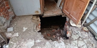 После обрушения подвала в доме в центре Саратова завели уголовное дело После обрушения подвала в доме в центре Саратова завели уголовное дело