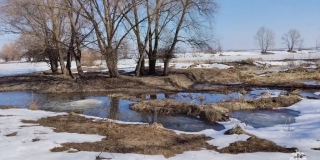 В Балаковском районе закрыли дорогу из-за подтопления паводковыми водами В Балаковском районе закрыли дорогу из-за подтопления паводковыми водами