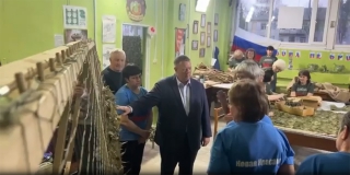 Панков поблагодарил волонтеров в Самойловке и Лысых Горах за помощь на фронте Панков поблагодарил волонтеров в Самойловке и Лысых Горах за помощь на фронте