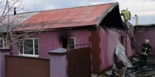 В Красноармейском районе женщина вернулась в горящий дом и получила ожоги В Красноармейском районе женщина вернулась в горящий дом и получила ожоги