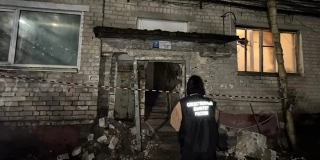 На Ново-Астраханском шоссе частично обрушился подъезд в доме. Возбуждено дело На Ново-Астраханском шоссе частично обрушился подъезд в доме. Возбуждено дело